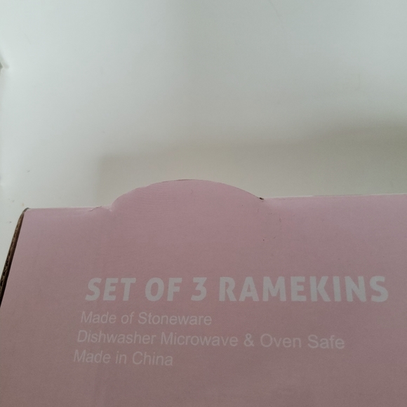 Signature Stoneware ramikens set of 3 Spring themed -pastel print..New in Box - Picture 6 of 6